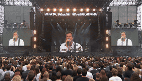Concert crash-zoom cuts RAW